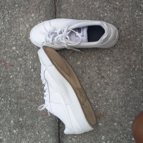 Men's Lowtop All White Nikes - Picture 4 of 4